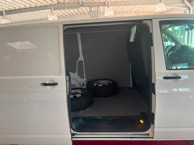 Volkswagen Transporter view 8