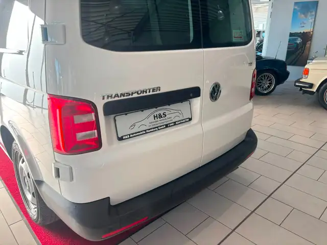Volkswagen Transporter view 4