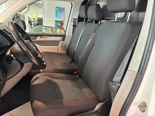 Volkswagen Transporter view 12
