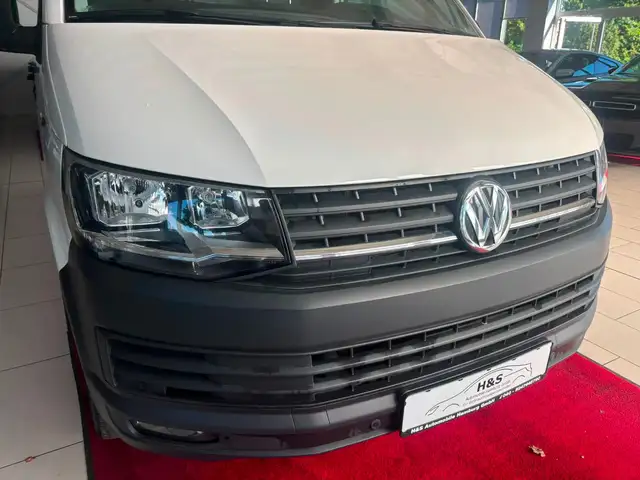 Volkswagen Transporter view 10