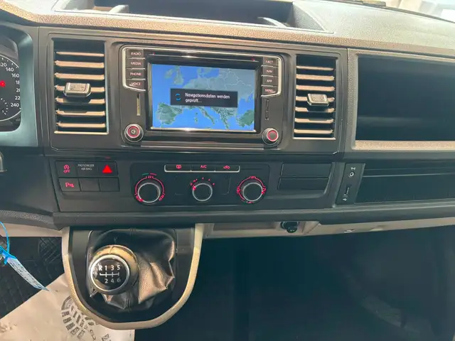 Volkswagen Transporter view 14