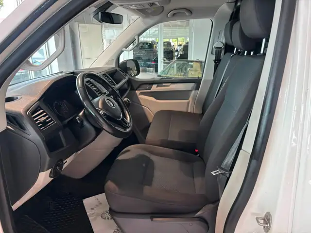 Volkswagen Transporter view 15