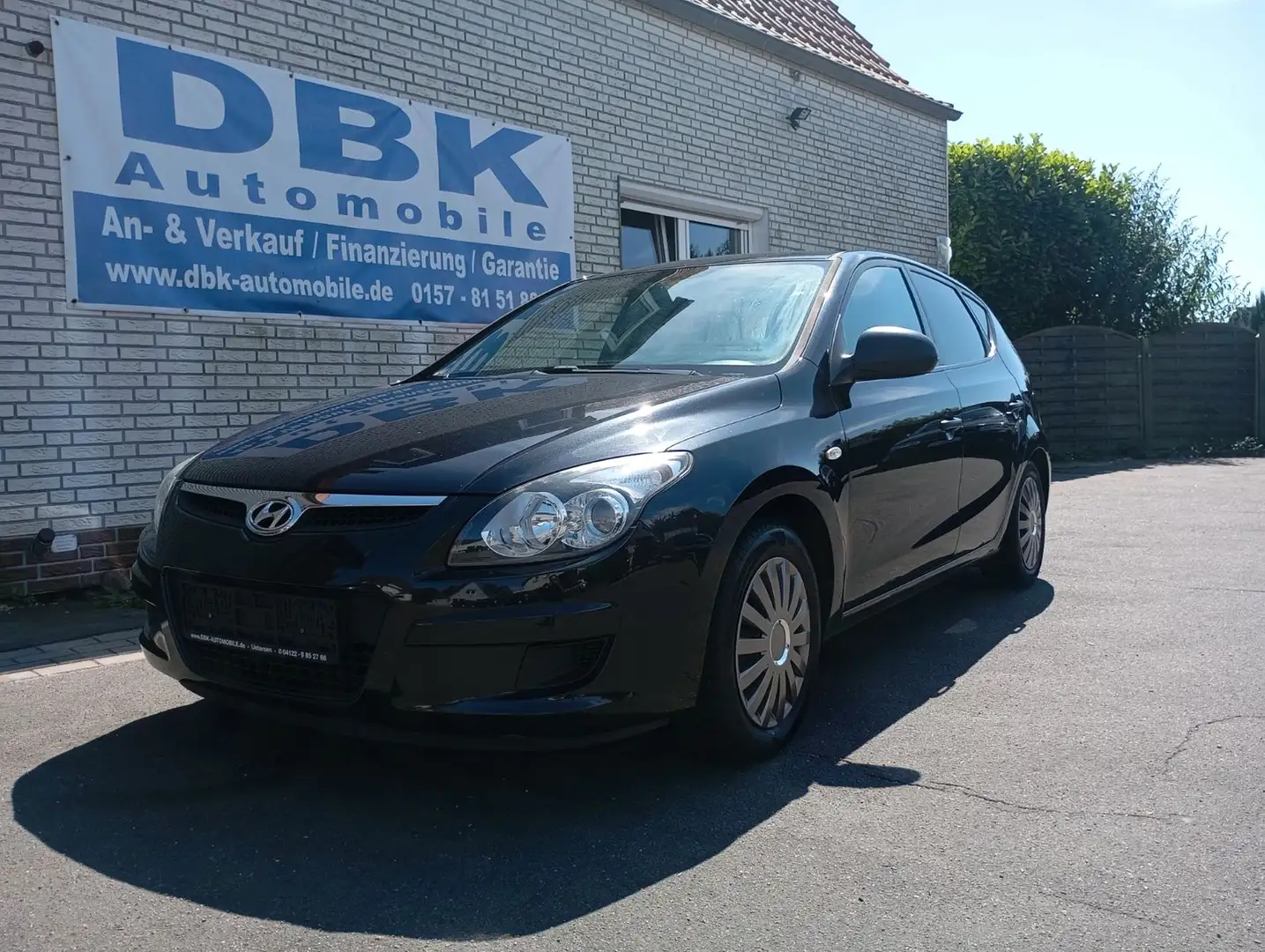 Hyundai i30 Edition+ Klima Servo Isofix TÜV Aug 2026 Schwarz - 1