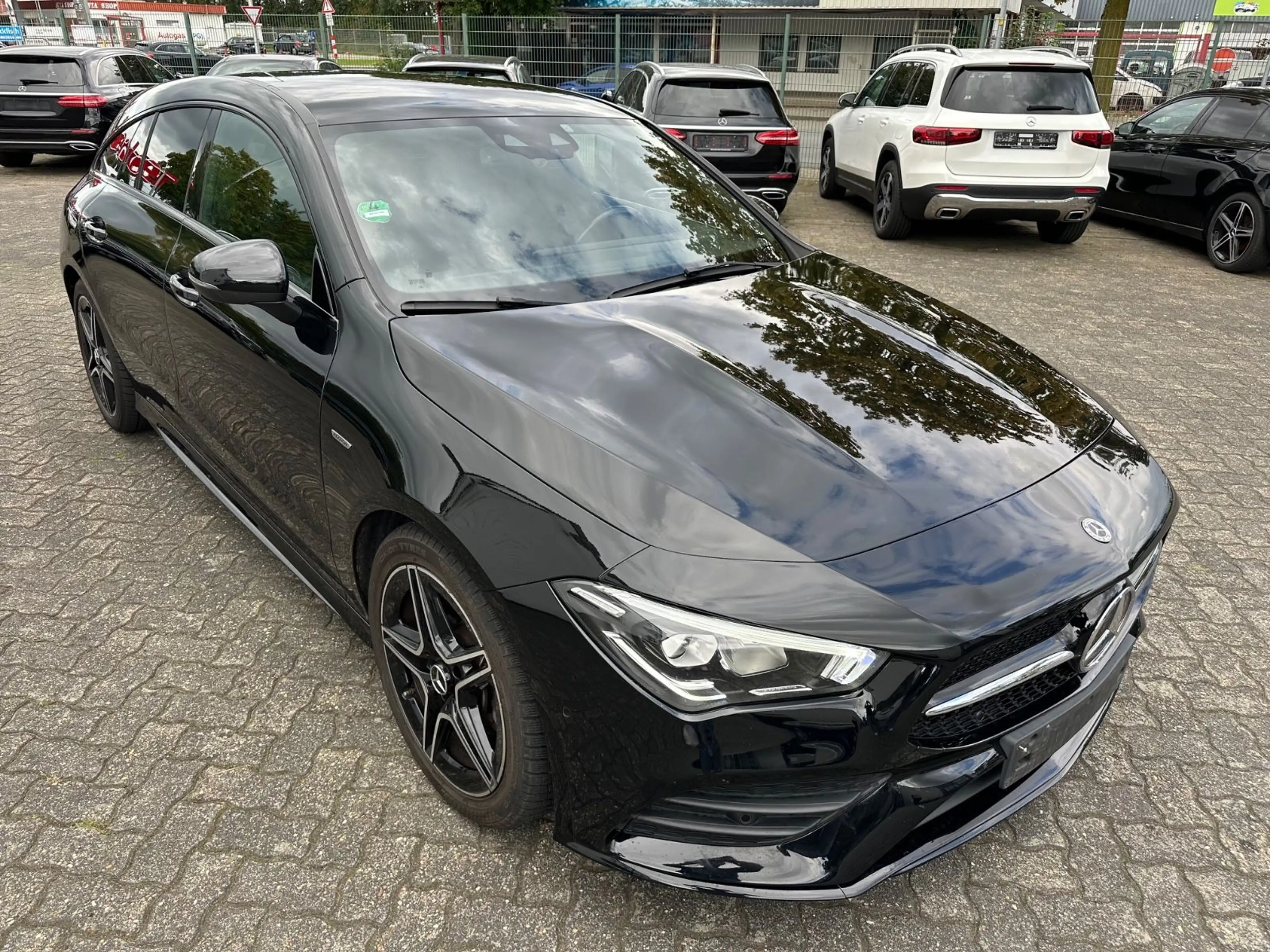 Mercedes-Benz CLA 200 AMG Line LED Kamera DisplP. Ambiente — photo 3