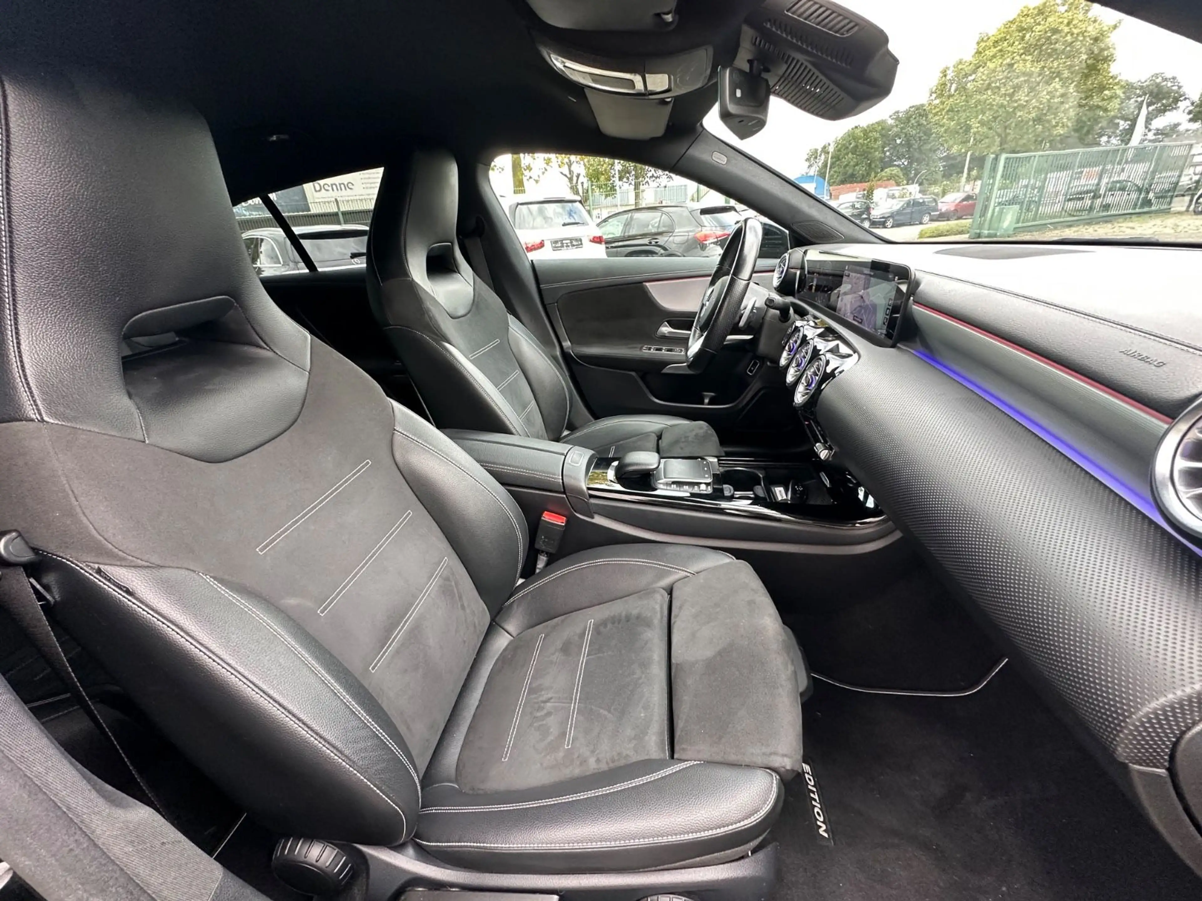 Mercedes-Benz CLA 200 AMG Line LED Kamera DisplP. Ambiente — photo 13