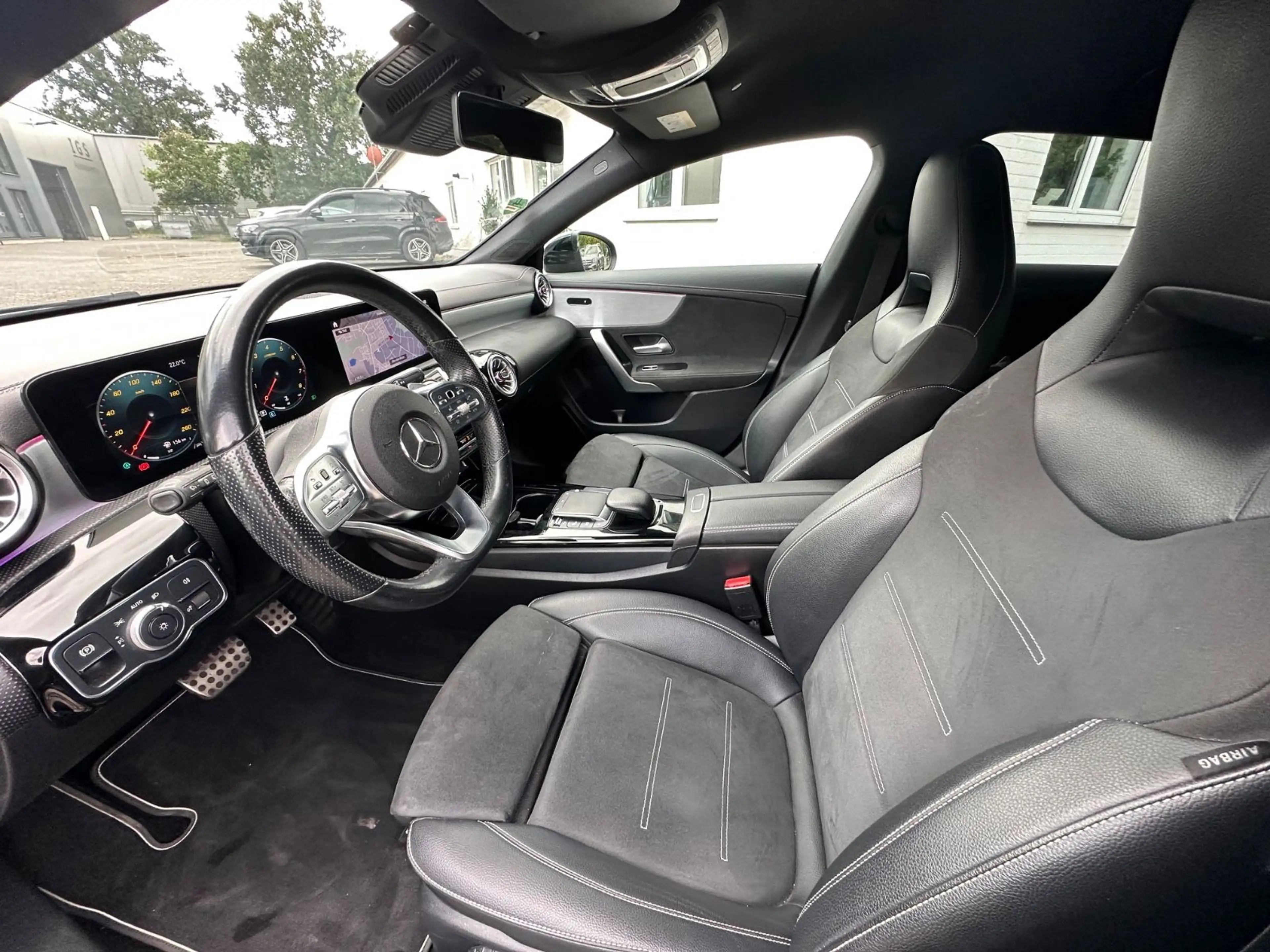 Mercedes-Benz CLA 200 AMG Line LED Kamera DisplP. Ambiente — photo 9