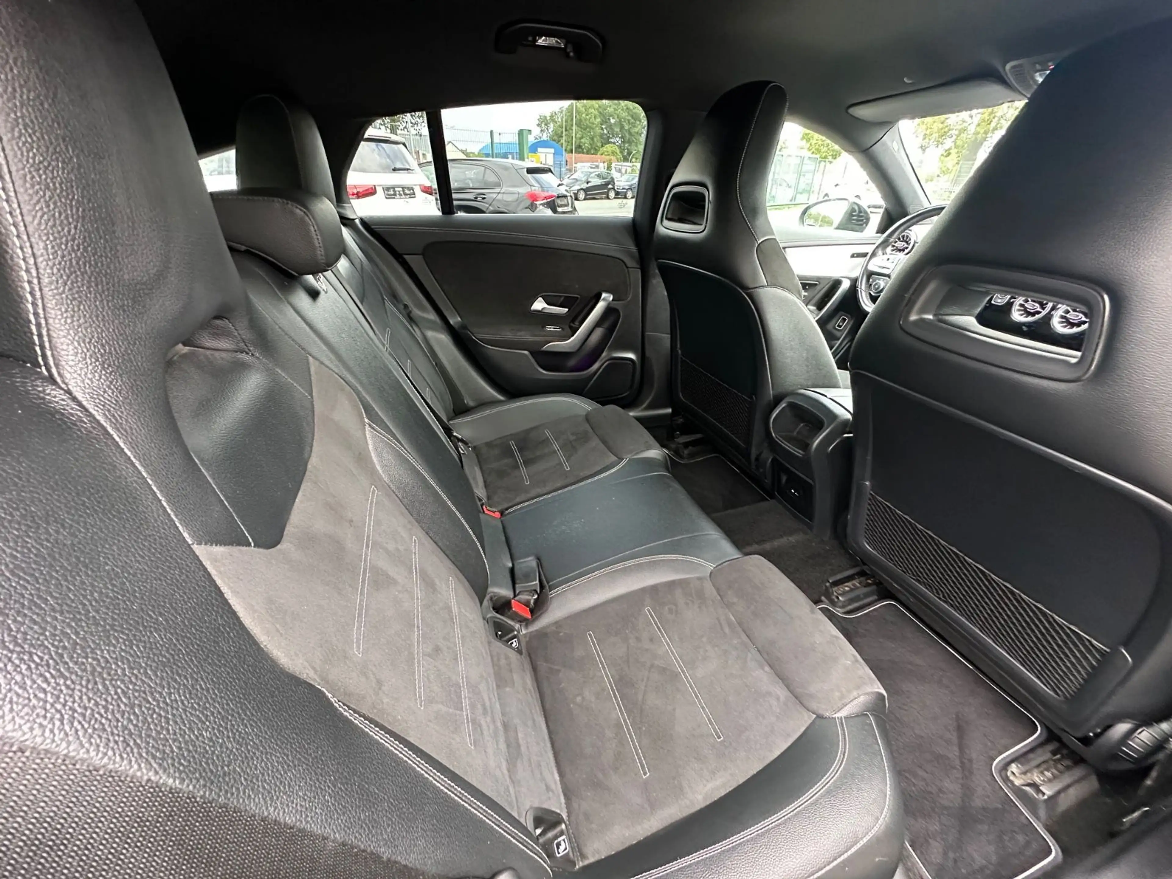 Mercedes-Benz CLA 200 AMG Line LED Kamera DisplP. Ambiente — photo 14