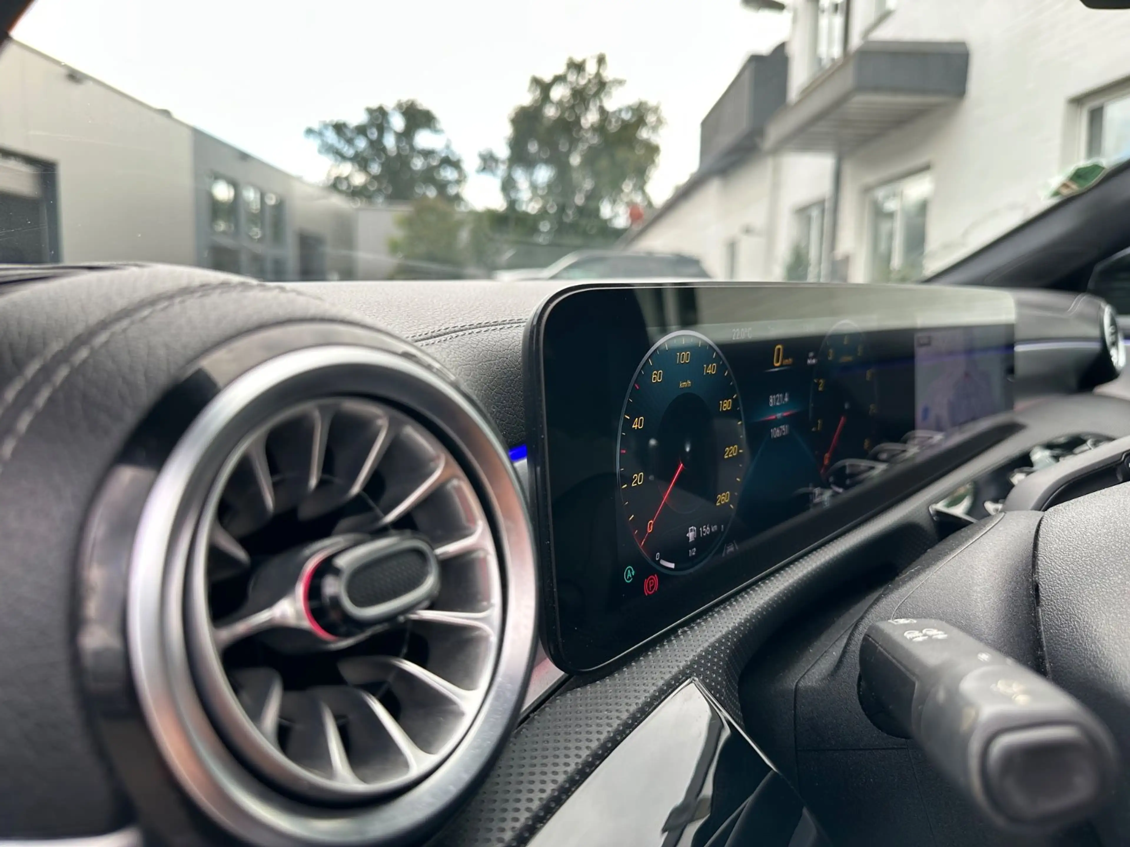 Mercedes-Benz CLA 200 AMG Line LED Kamera DisplP. Ambiente — photo 11
