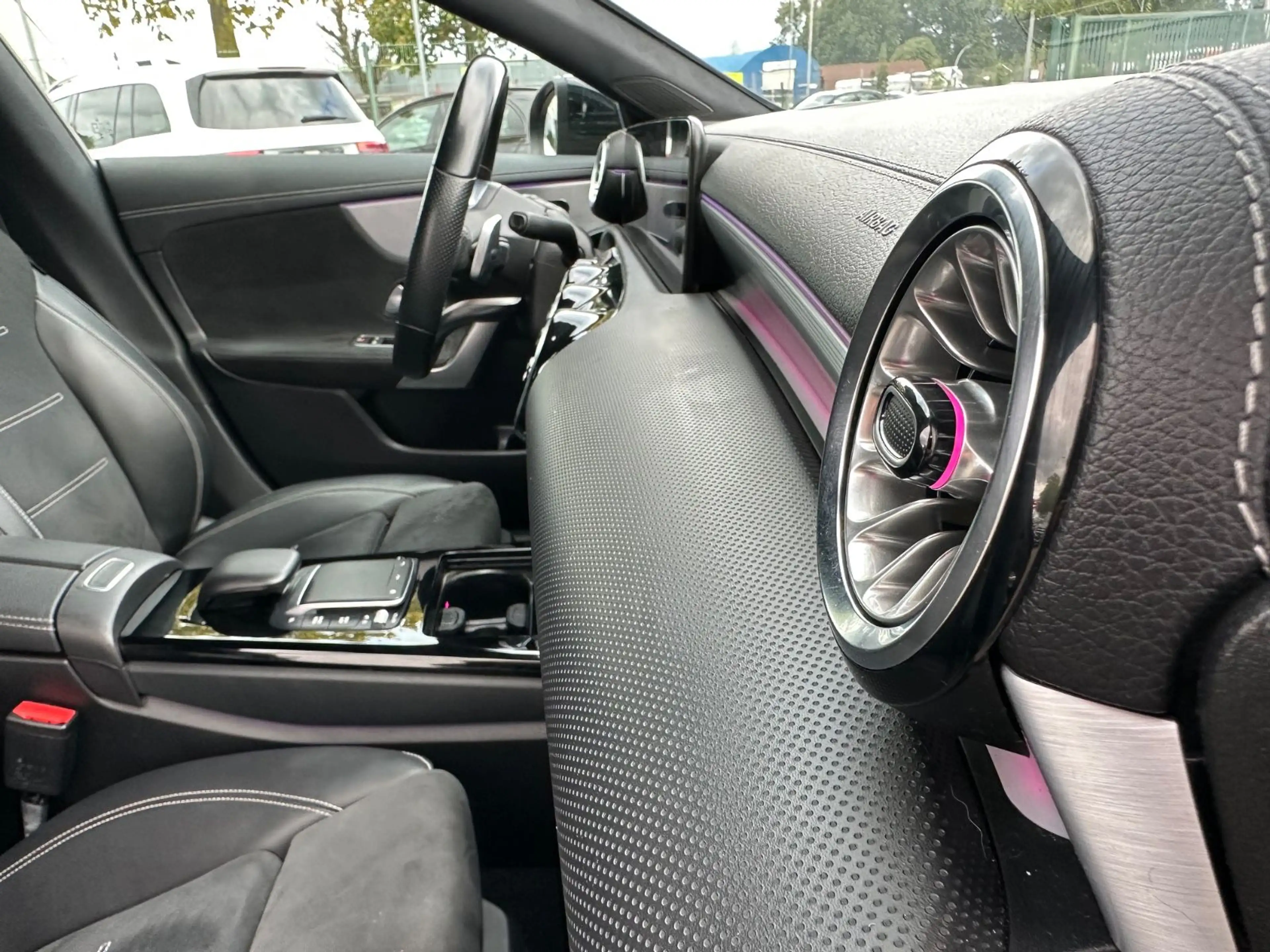 Mercedes-Benz CLA 200 AMG Line LED Kamera DisplP. Ambiente — photo 12