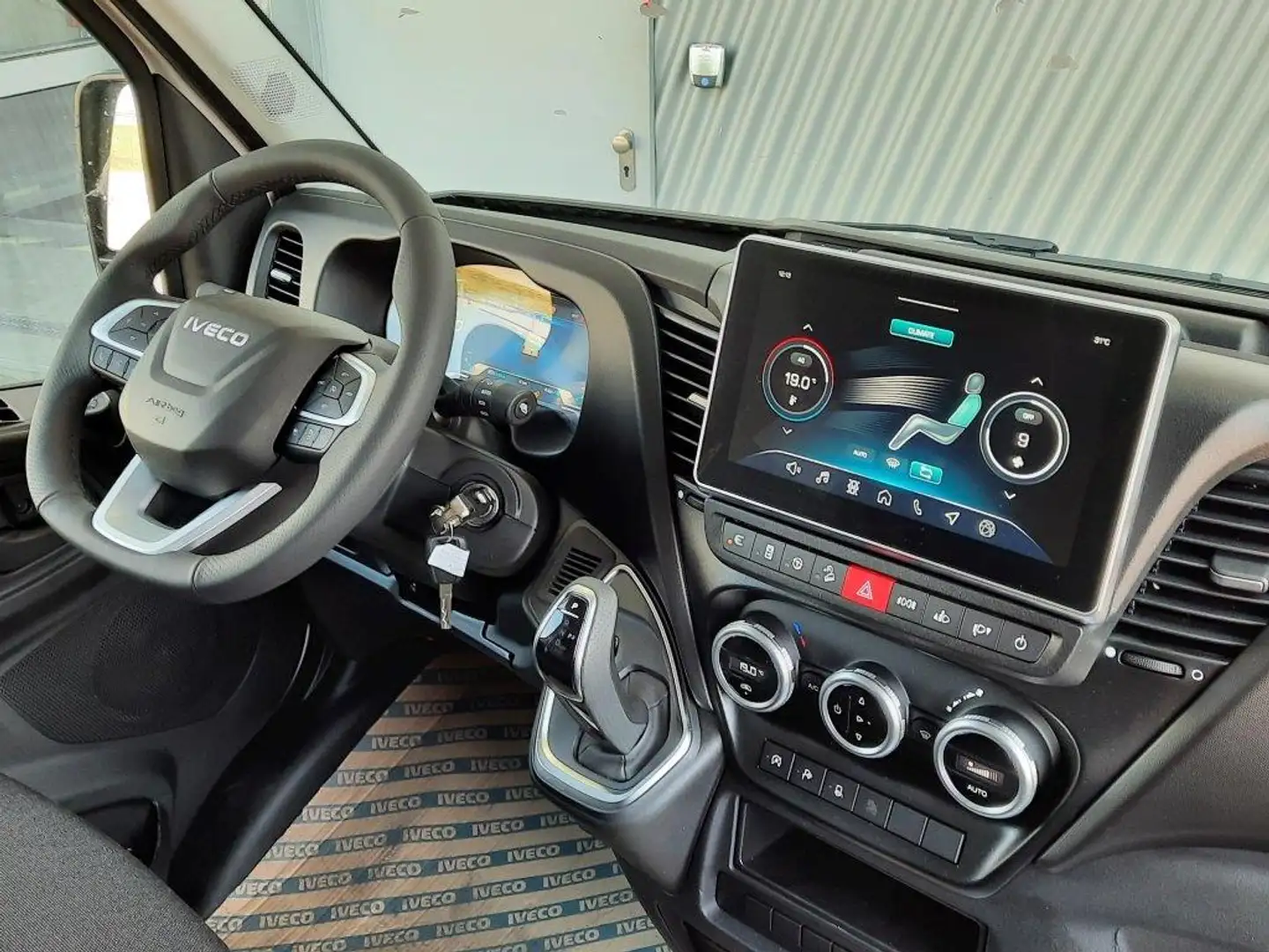 Iveco Daily ** 176PS 3.0L Motor ** € 39.990,- NETTO Weiß - 2