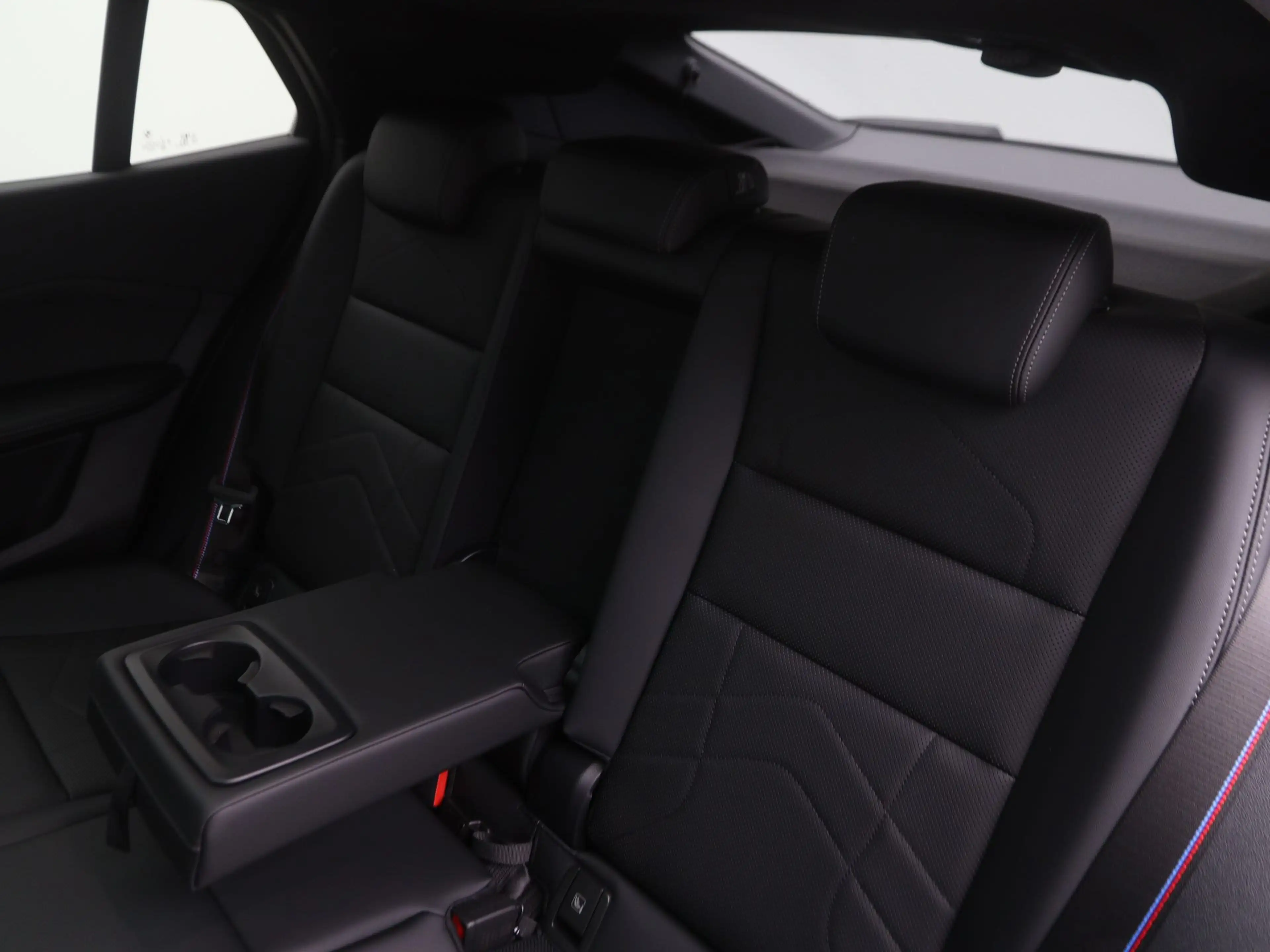 BMW iX2 xDrive30 67 kWh — photo 15