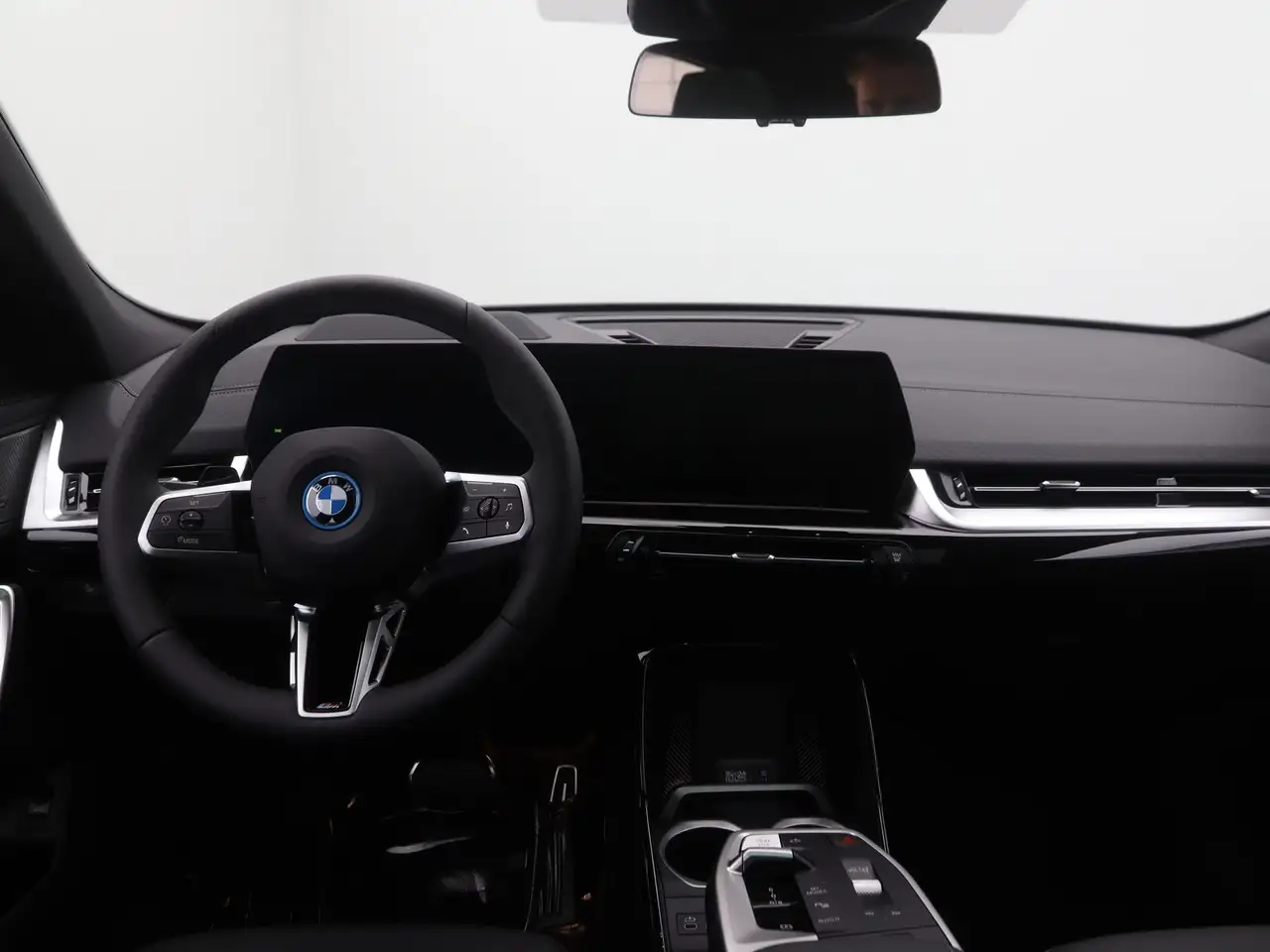 BMW iX2 2026 — фото 12