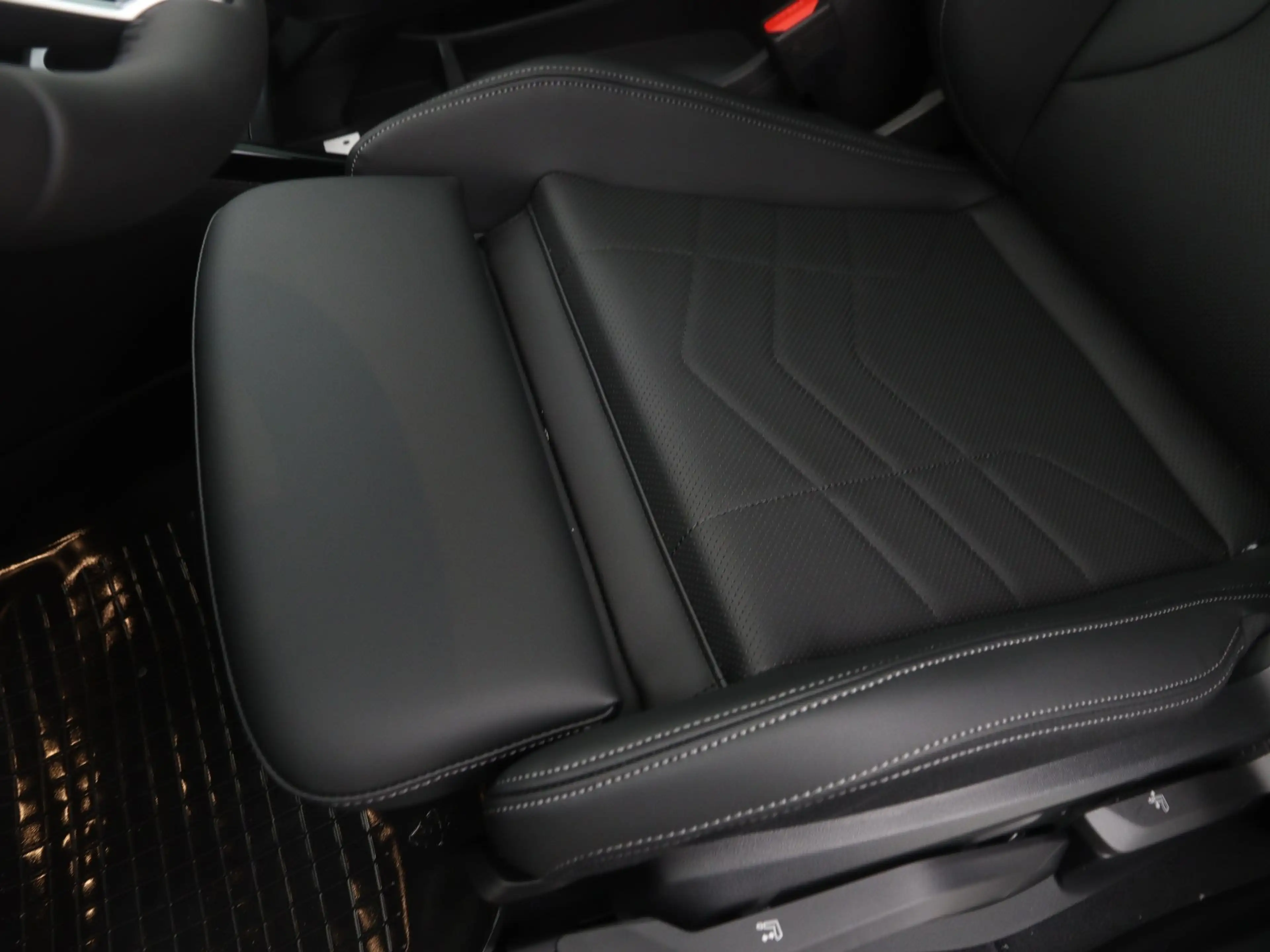 BMW iX2 xDrive30 67 kWh — photo 14