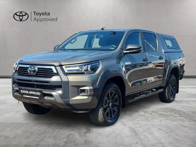 Toyota Hilux 2.8 D A/T 4WD 4 porte Double Cab Invincible