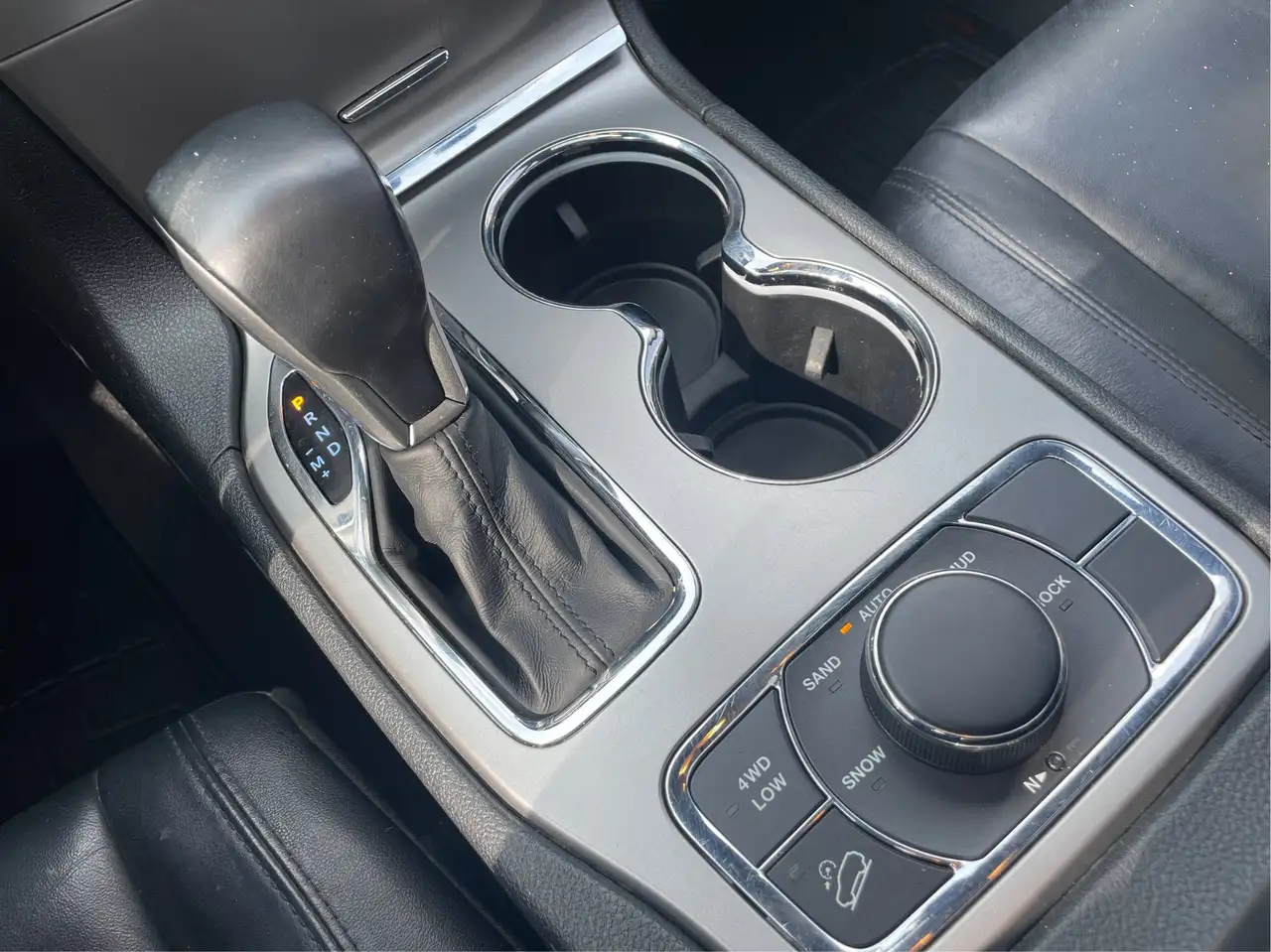 Jeep Grand Cherokee снимка Jeep Grand Cherokee
