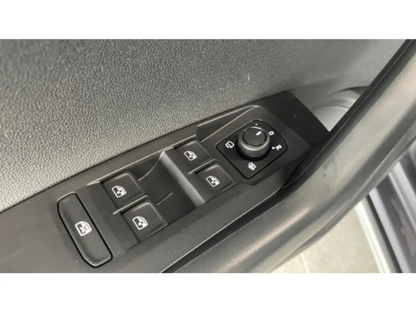 Volkswagen Taigo Style 1.0 TSI LED Kamera ACC SitzHZG APP Connect K Zilver - 2