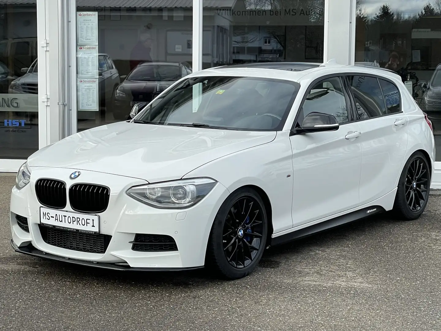 BMW 135 i xDrive HarmanKardon WR Navi Leder uvm Wit - 1