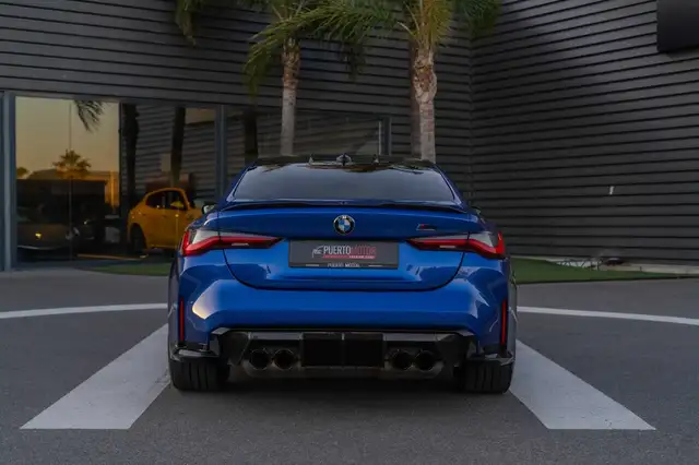 BMW M4 view 5
