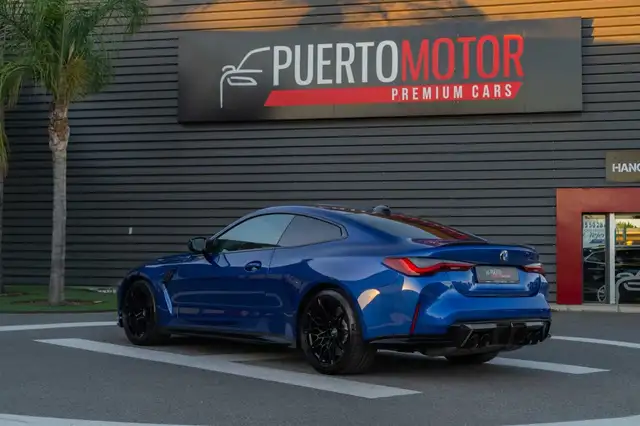 BMW M4 view 4