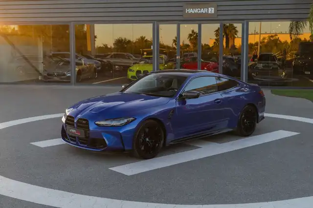 BMW M4 view 3