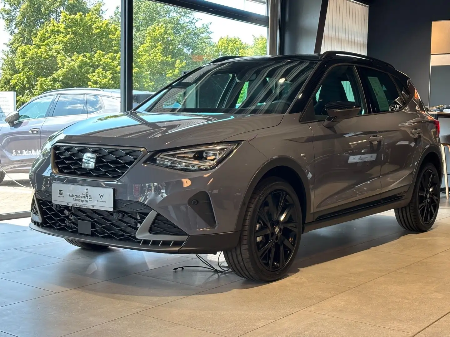 SEAT Arona FR Black Edition 1.0 TSI AHK NAVI VOLL-LED Gris - 2