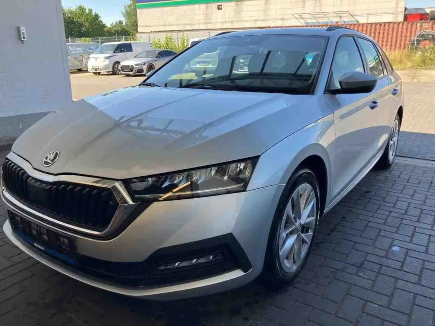 Skoda Octavia 2.0 TDI Ambition*DSG*VIRTUAL*AHK*LED*PDC Silber - 2