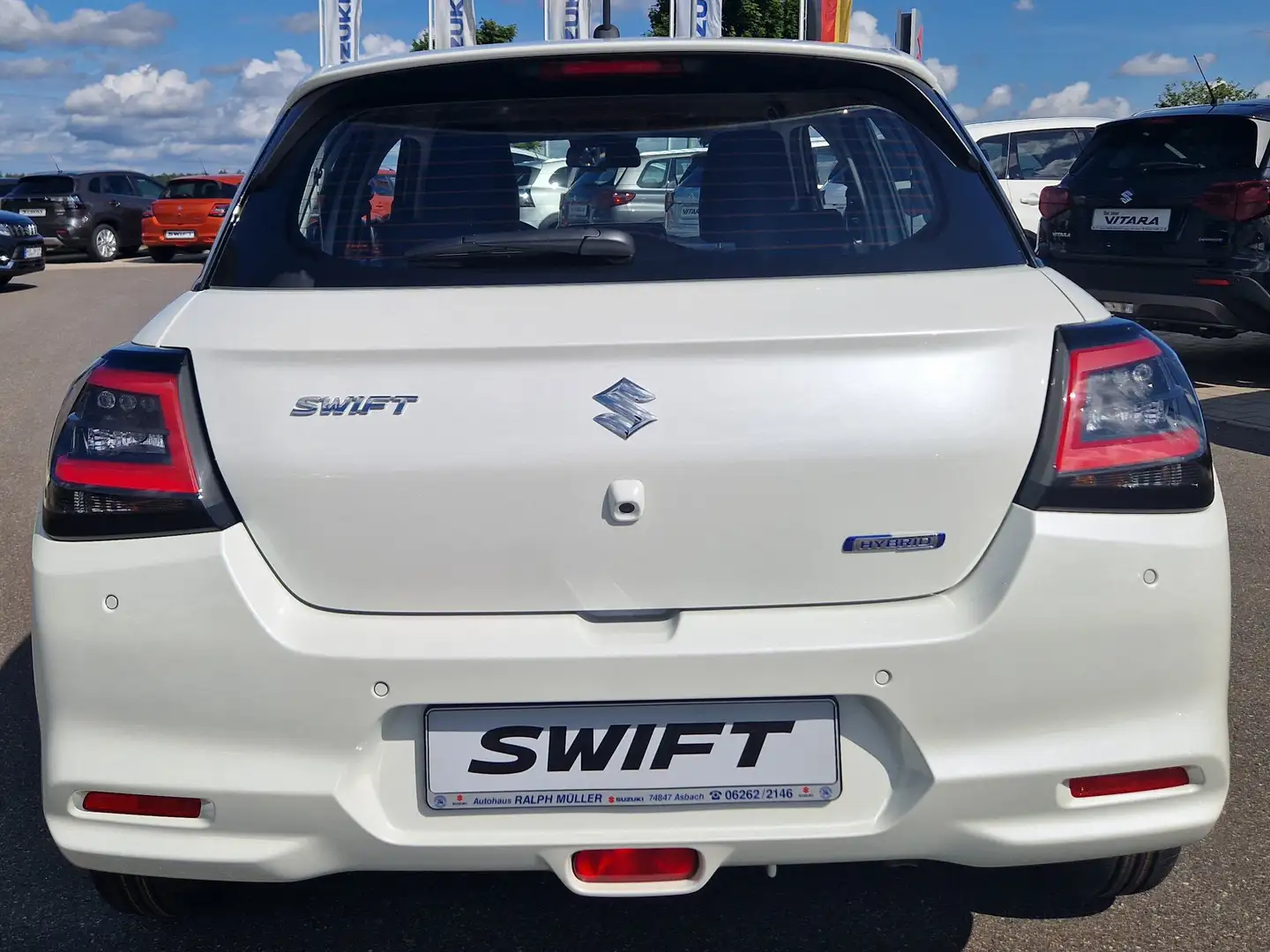 Suzuki Swift 1.2 Hybrid MT Club Navi Klima 6Jahre Garantie Weiß - 2