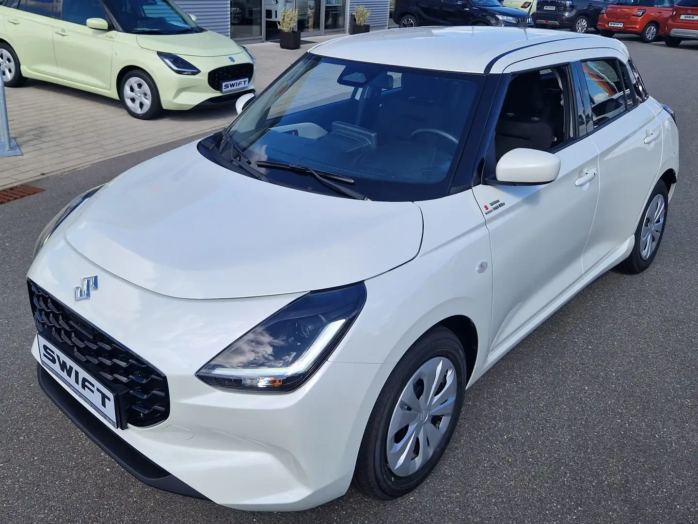 Suzuki Swift 1.2 Hybrid MT Club Navi Klima 6Jahre Garantie Weiß - 1