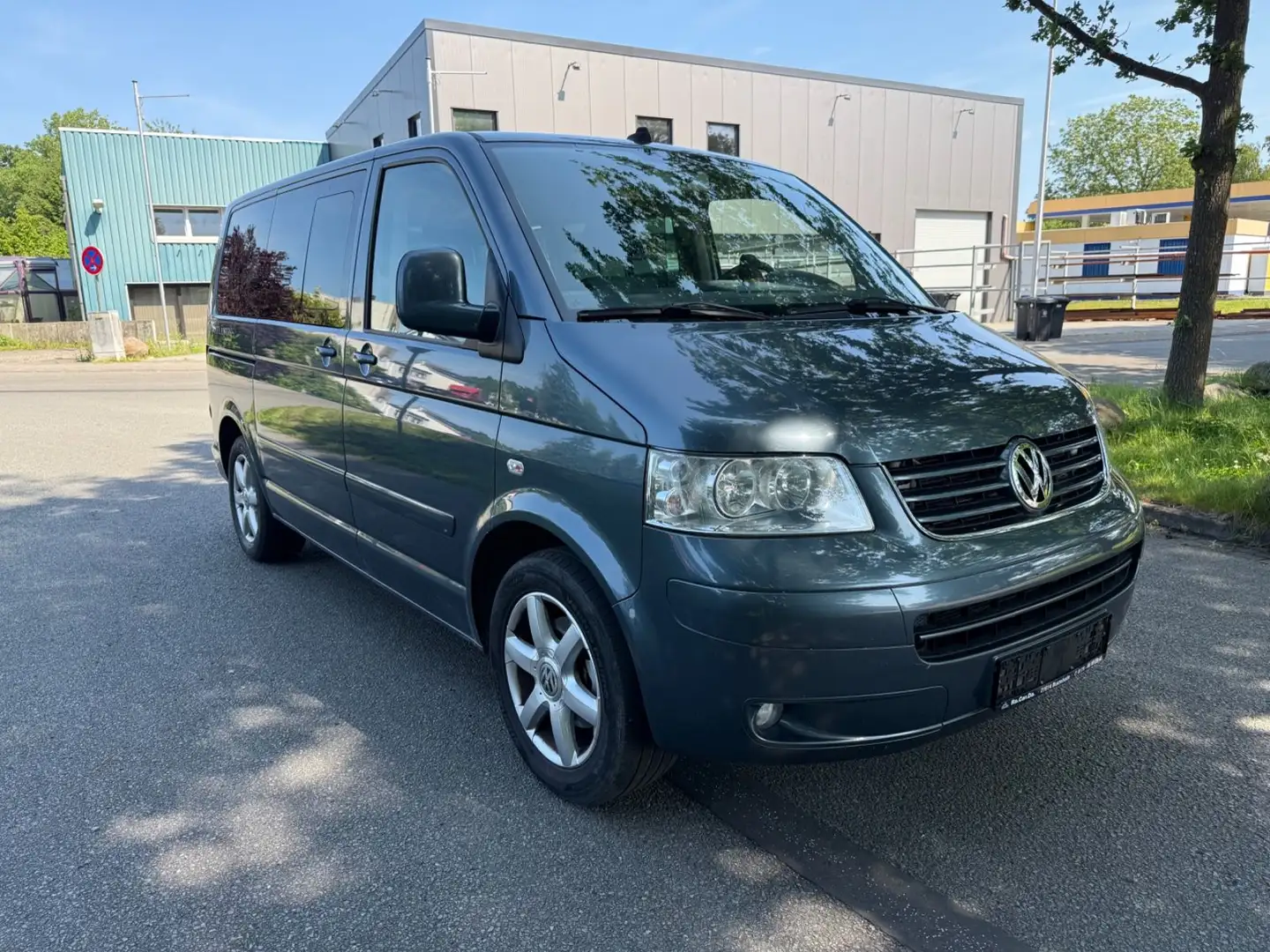 Volkswagen T5 Transporter Bus Multivan Atlantis Gris - 2