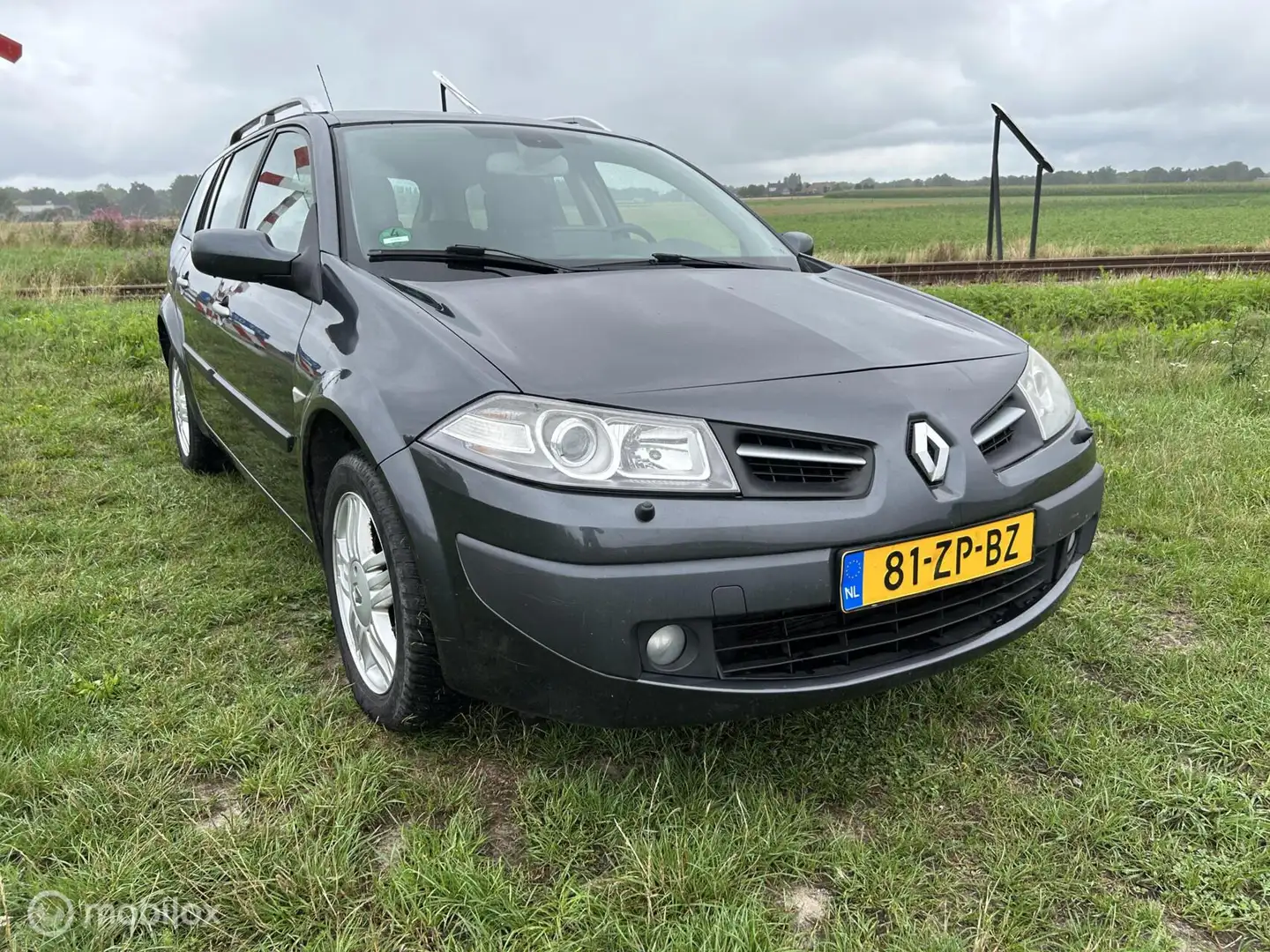 Renault Megane Grand Tour 1.6-16V Tech Line NAVI AIRCO CRUISE Grijs - 2