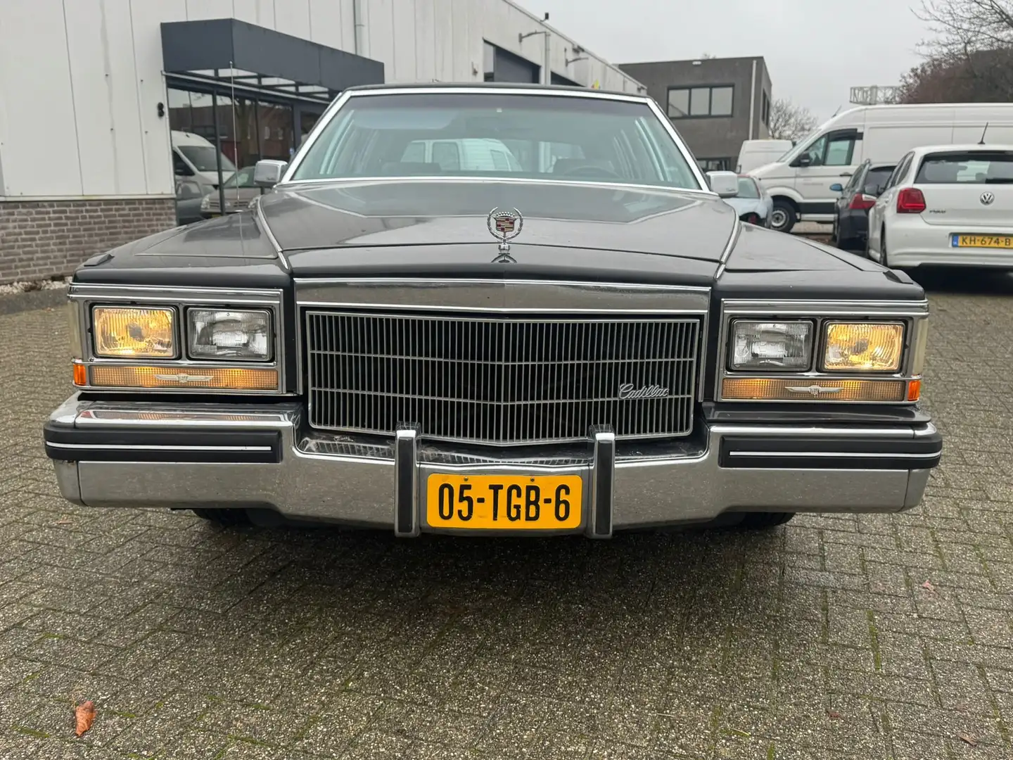 Cadillac Fleetwood BROUGHAM 4.0 V8 140 PK - 1984 - LPG Noir - 2
