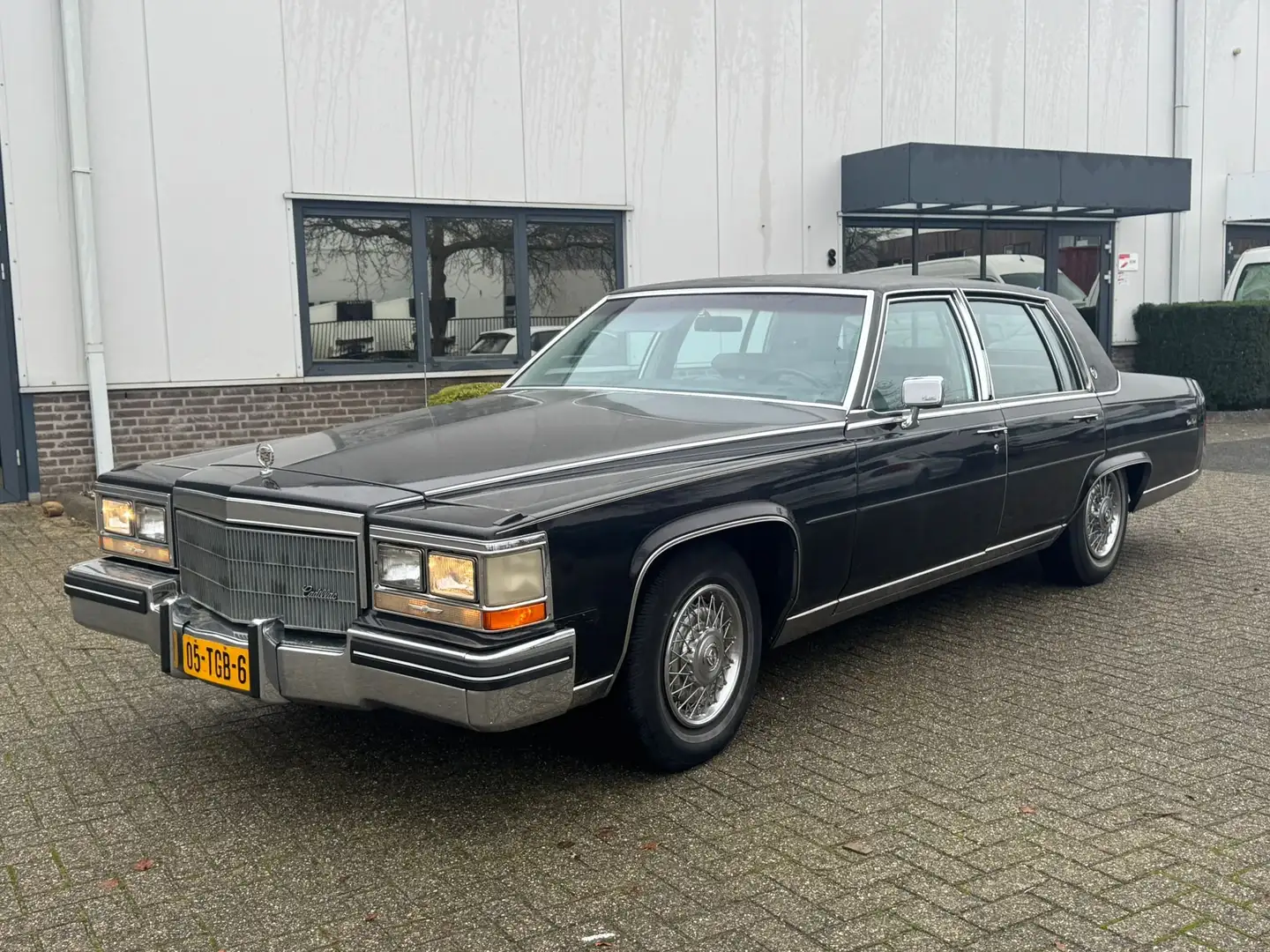 Cadillac Fleetwood BROUGHAM 4.0 V8 140 PK - 1984 - LPG Noir - 1