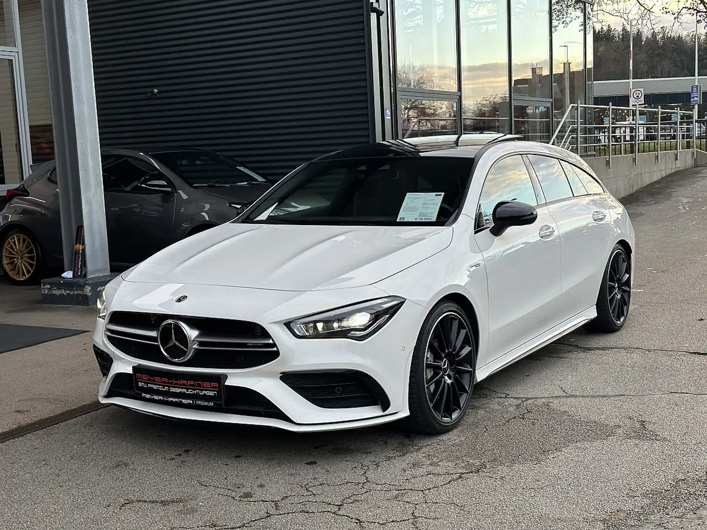 Mercedes-Benz CLA 35 AMG 4MATIC Shooting Brake Aut. Weiß - 1