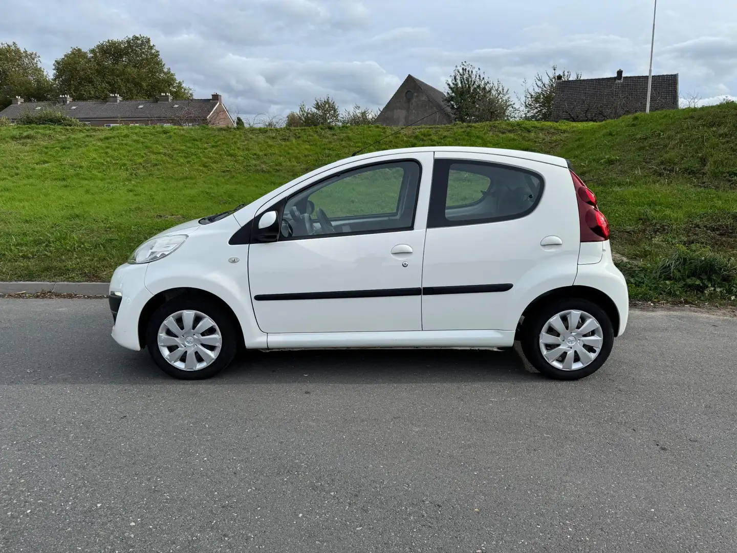 Peugeot 107 1.0 Active 2013 Airco 5drs Wit - 2