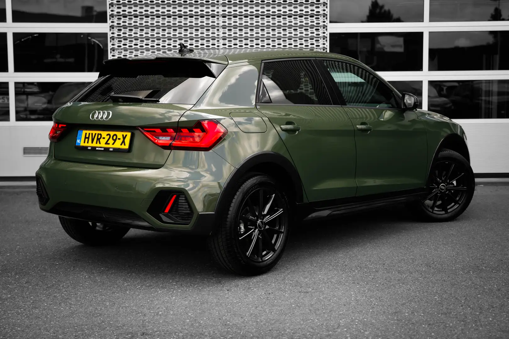 Audi A1 allstreet 30 TFSI 110pk Advanced edition | S-line Groen - 2