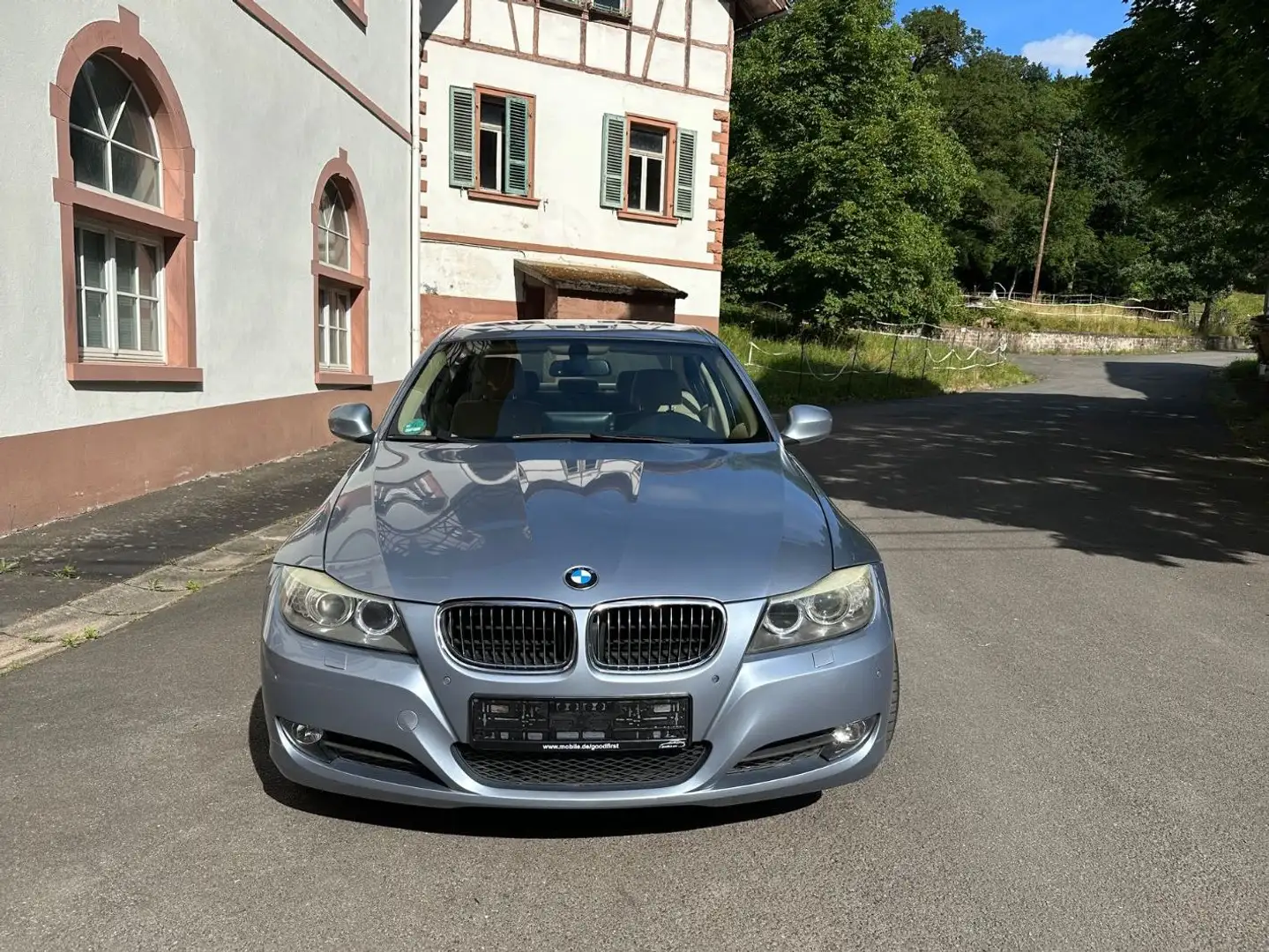 BMW 325 i Lim. E90 Facelift / Xenon /  PDC / Komfort Bleu - 2