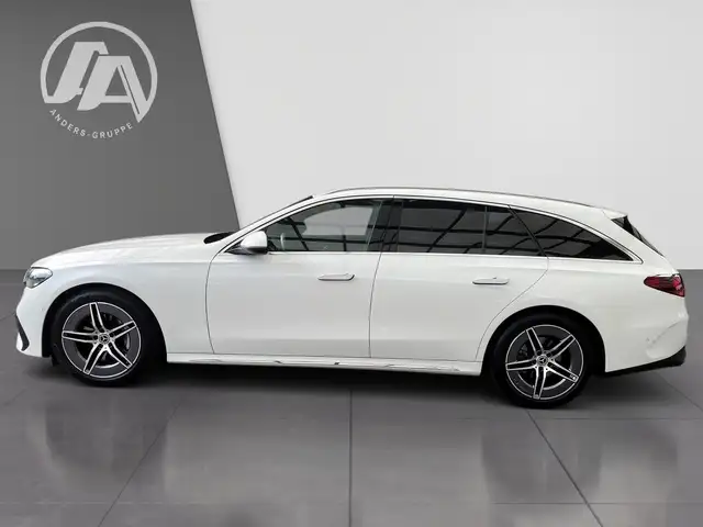 Mercedes-Benz E-Class view 4