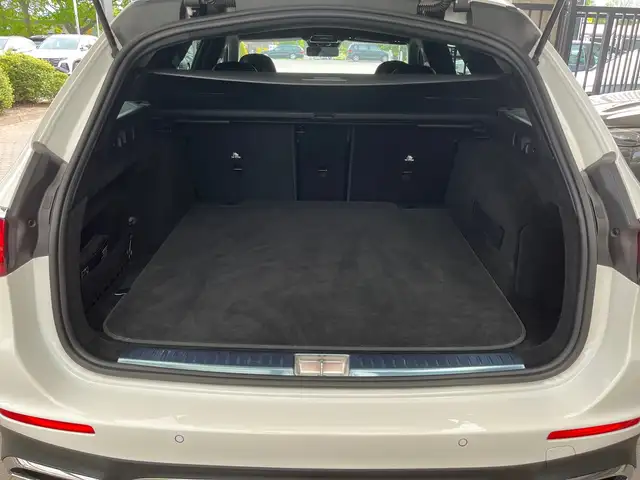 Mercedes-Benz E-Class view 7