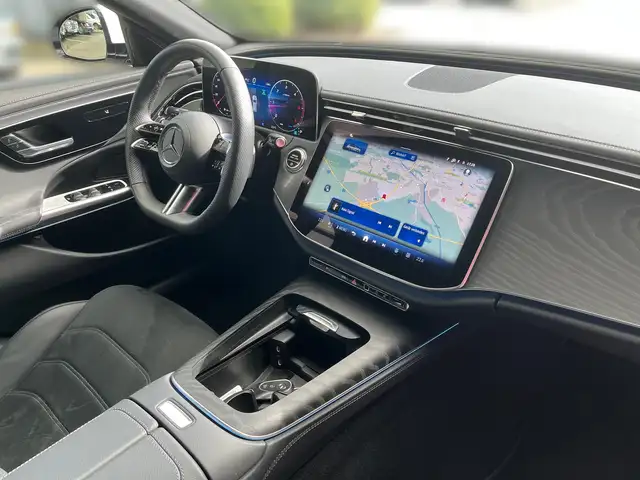 Mercedes-Benz E-Class view 8