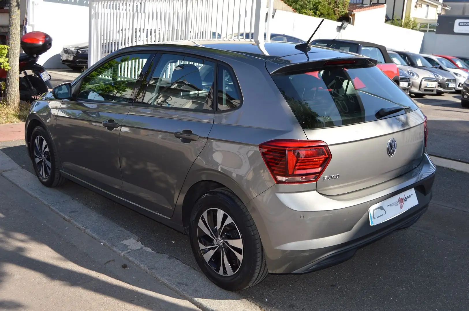 Volkswagen Polo 1.0  CONFORTLINE BUSINESS Gris - 2