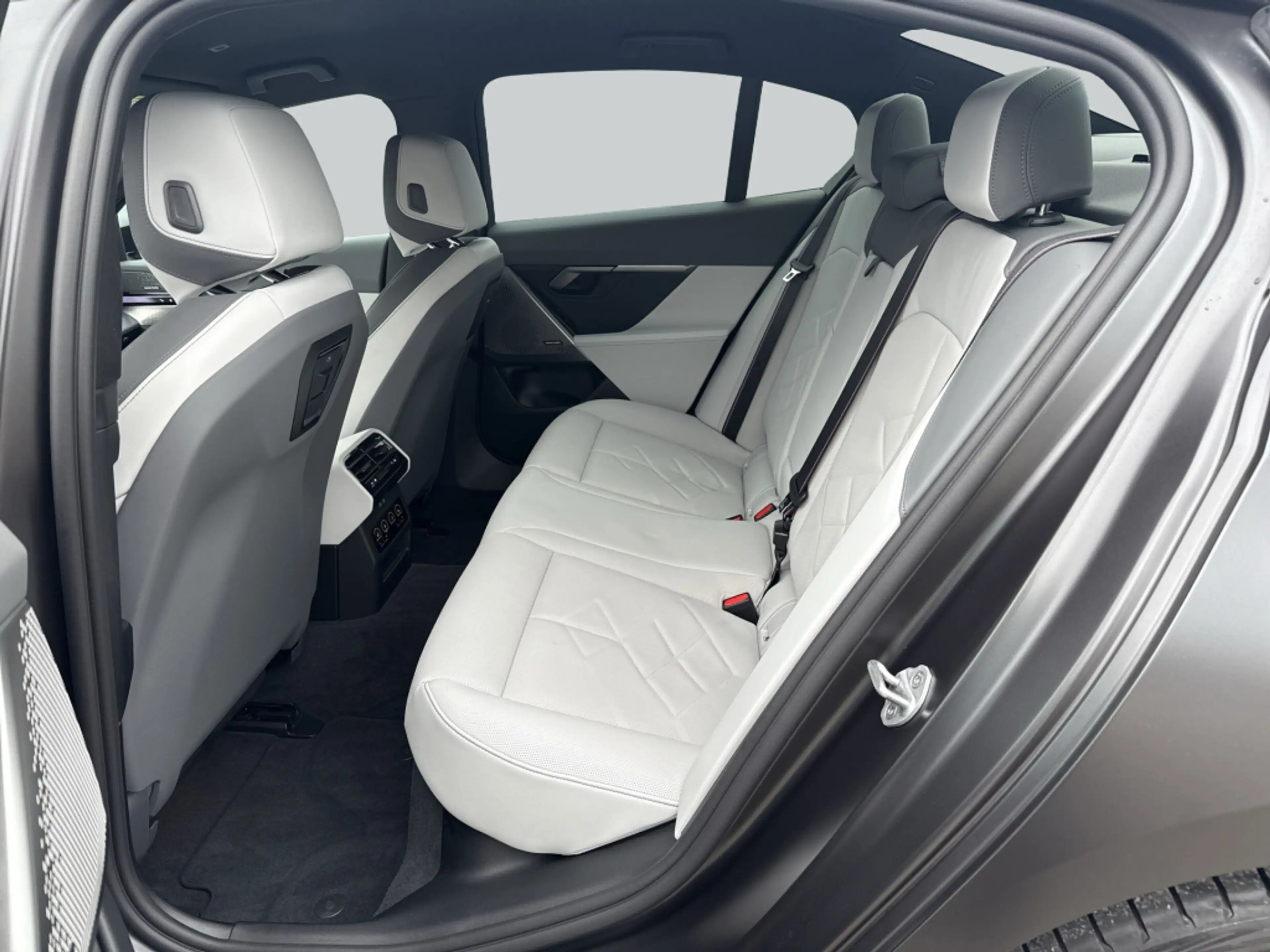 BMW 550 e xDrive Aut. — photo 13