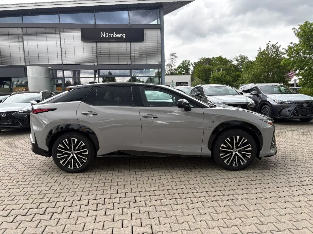 Lexus RZ 550e DIRECT4 F Sport LED, Navi, Pano, Kamera 16
