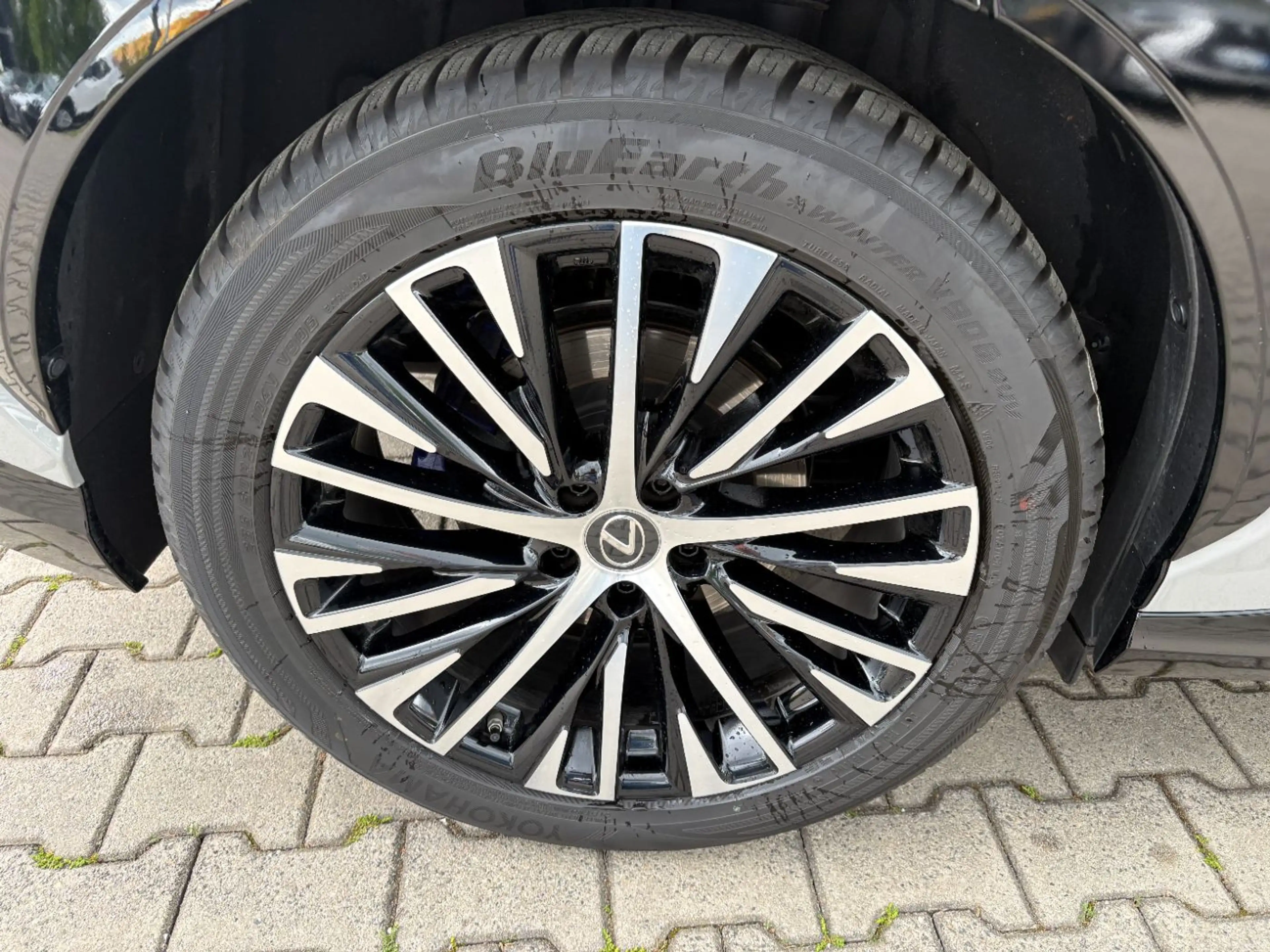 Lexus RZ 550e DIRECT4 F Sport LED, Navi, Pano, Kamera — photo 15