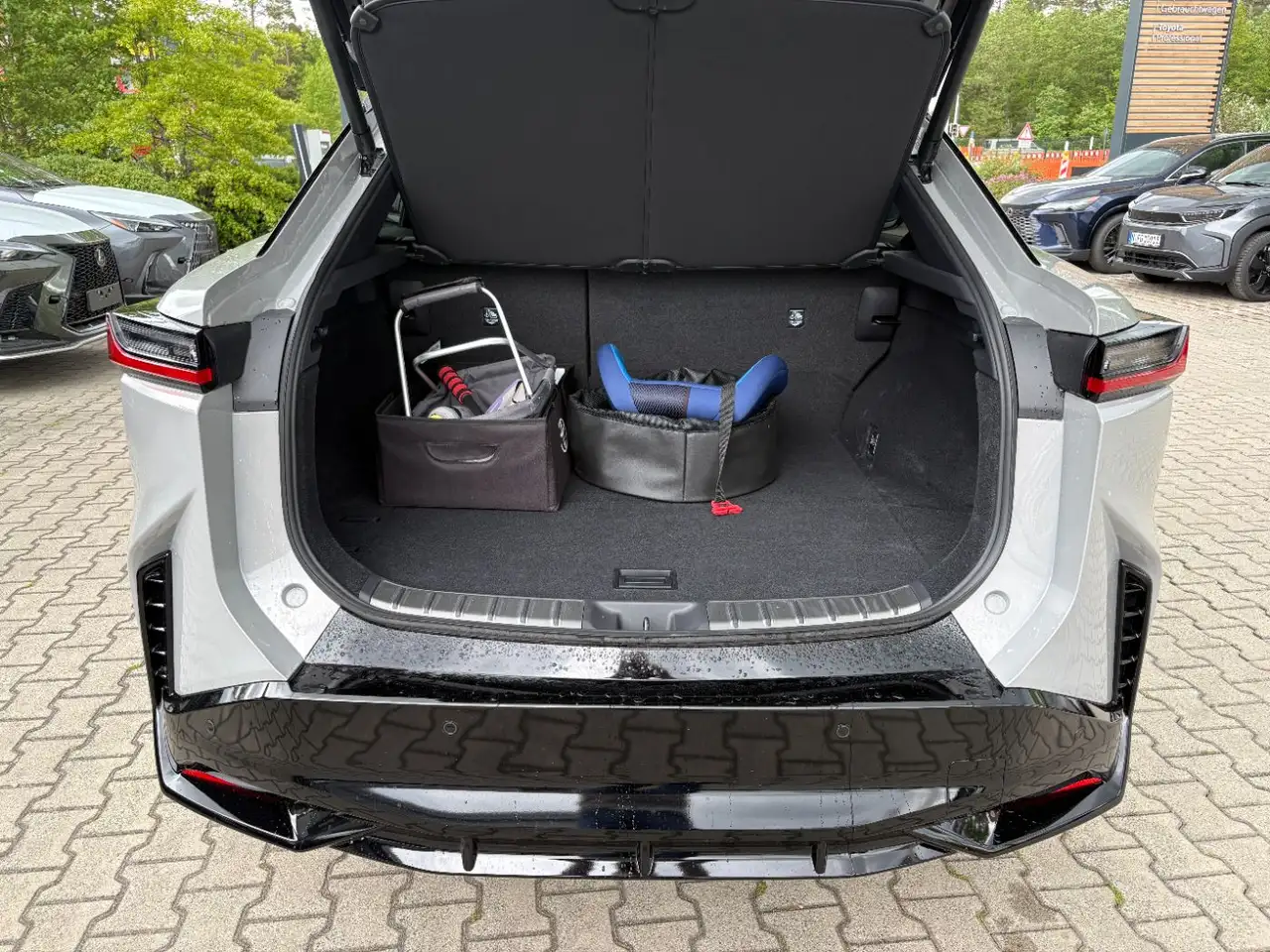 Lexus RZ 550e DIRECT4 F Sport LED, Navi, Pano, Kamera 6