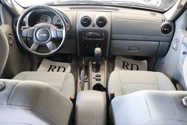 Jeep Cherokee view 8
