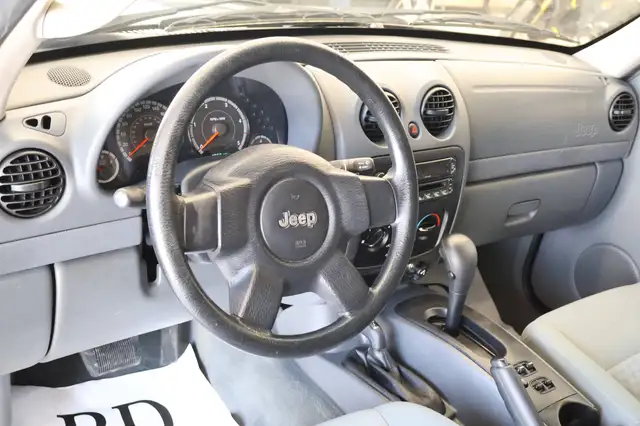 Jeep Cherokee view 9