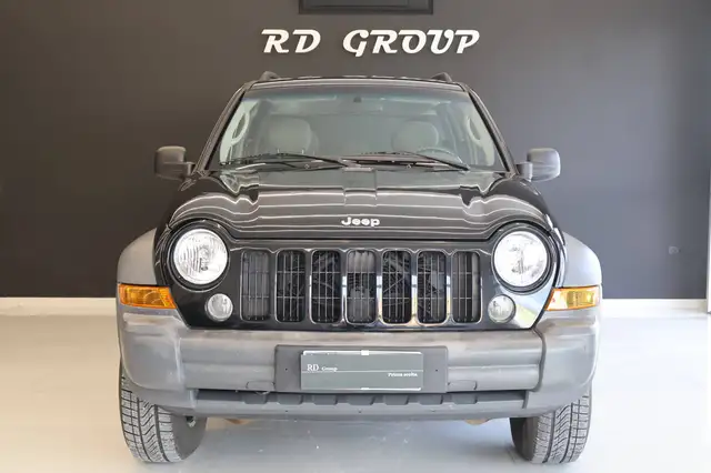Jeep Cherokee view 2