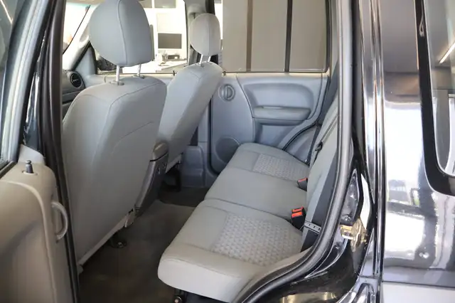 Jeep Cherokee view 11