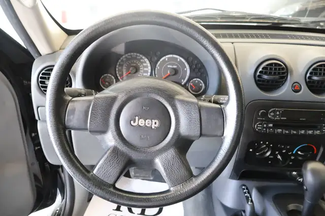 Jeep Cherokee view 12