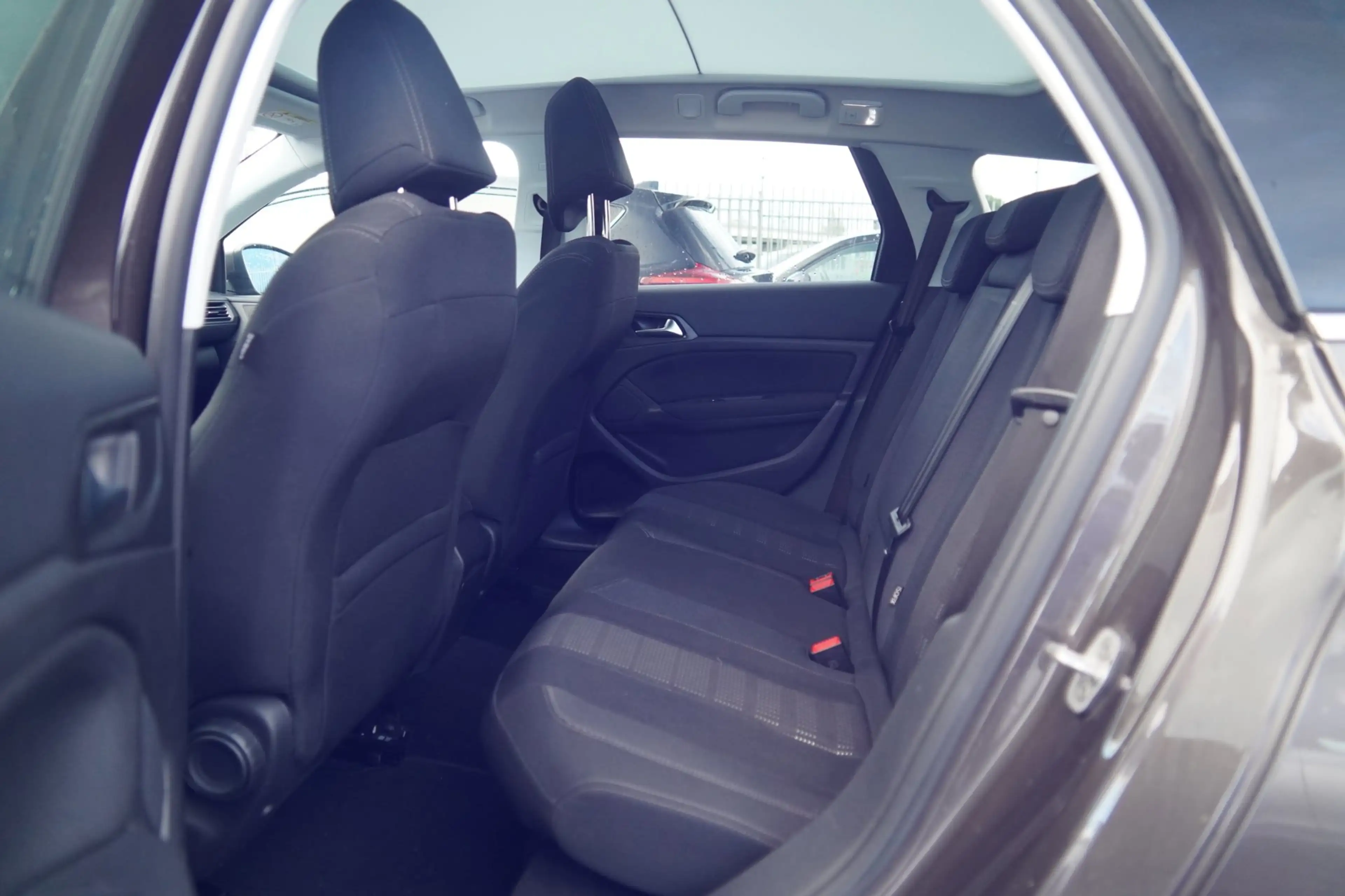 Volvo V40 Cross Country 1.5 T3 Dynamic Edition / 33dkm NAP / Pano / Automa — photo 9